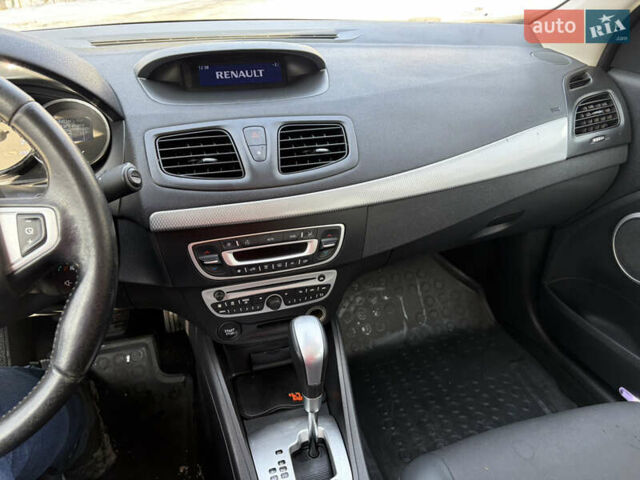 Синий Рено Флюенс, объемом двигателя 2 л и пробегом 247 тыс. км за 5950 $, фото 6 на Automoto.ua