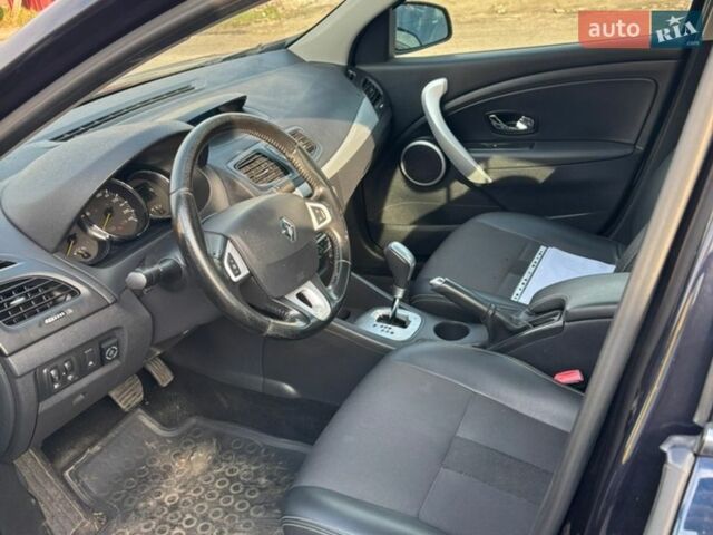 Синий Рено Флюенс, объемом двигателя 2 л и пробегом 247 тыс. км за 6000 $, фото 5 на Automoto.ua