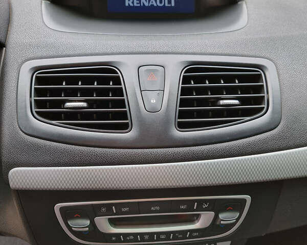 Синій Рено Флюенс, об'ємом двигуна 2 л та пробігом 362 тис. км за 3500 $, фото 16 на Automoto.ua