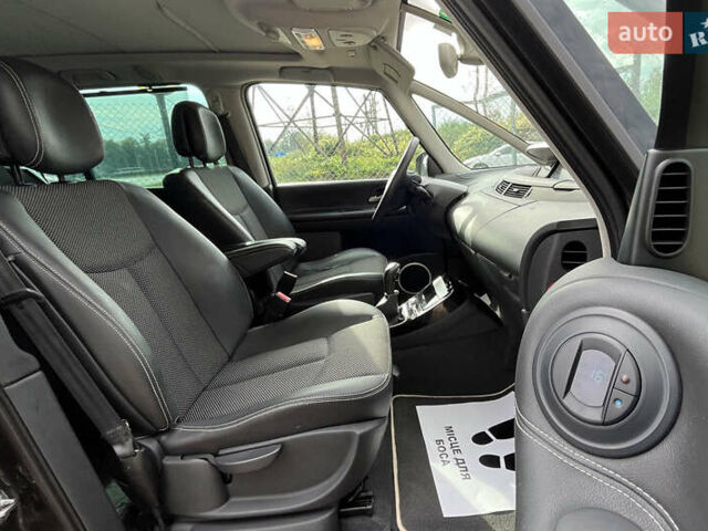 Черный Рено Гранд Эспейс, объемом двигателя 2 л и пробегом 197 тыс. км за 7800 $, фото 21 на Automoto.ua