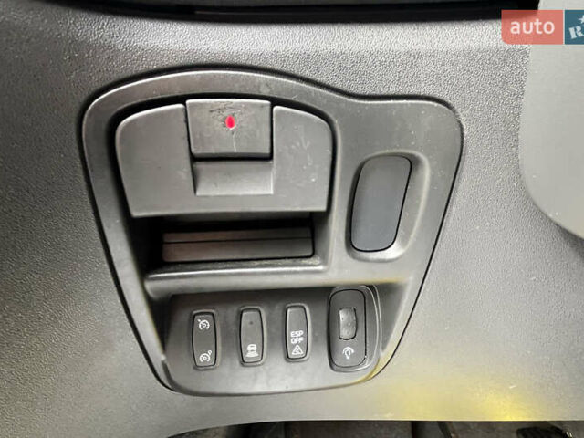 Черный Рено Гранд Эспейс, объемом двигателя 2 л и пробегом 197 тыс. км за 7800 $, фото 11 на Automoto.ua