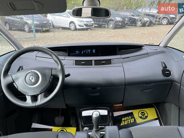 Черный Рено Гранд Эспейс, объемом двигателя 2 л и пробегом 197 тыс. км за 7800 $, фото 16 на Automoto.ua