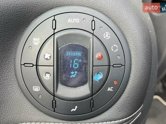 Черный Рено Гранд Эспейс, объемом двигателя 2 л и пробегом 197 тыс. км за 7800 $, фото 7 на Automoto.ua