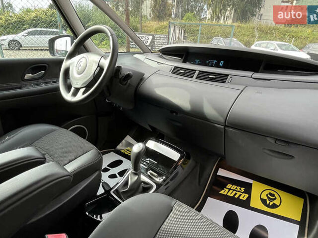 Черный Рено Гранд Эспейс, объемом двигателя 2 л и пробегом 197 тыс. км за 7800 $, фото 22 на Automoto.ua