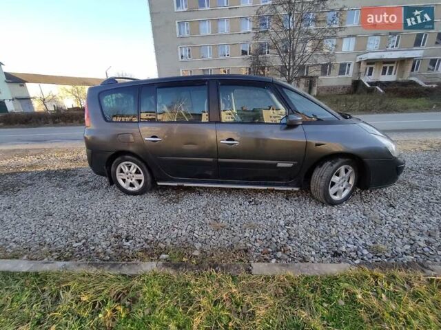 Серый Рено Гранд Эспейс, объемом двигателя 2.2 л и пробегом 316 тыс. км за 3600 $, фото 24 на Automoto.ua