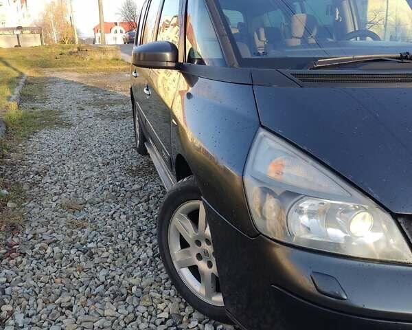 Серый Рено Гранд Эспейс, объемом двигателя 2.2 л и пробегом 316 тыс. км за 3600 $, фото 33 на Automoto.ua