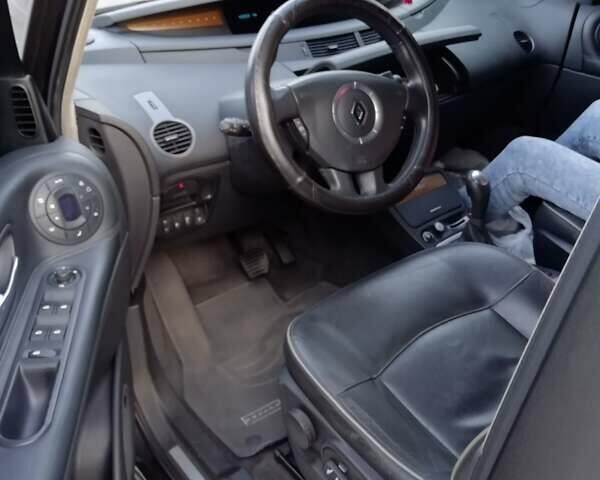 Серый Рено Гранд Эспейс, объемом двигателя 2 л и пробегом 178 тыс. км за 7500 $, фото 2 на Automoto.ua