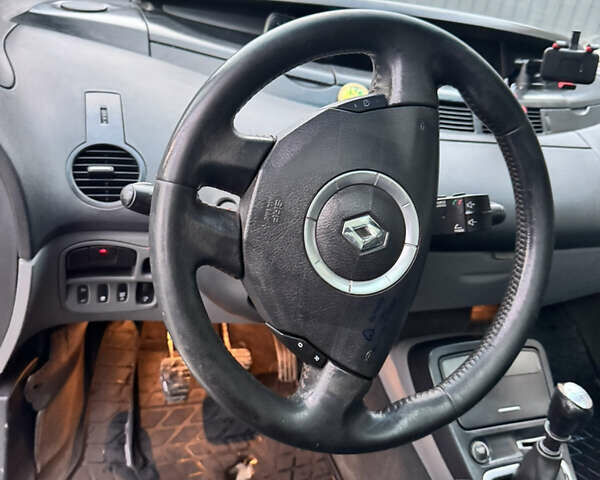 Серый Рено Гранд Эспейс, объемом двигателя 2 л и пробегом 330 тыс. км за 5800 $, фото 13 на Automoto.ua