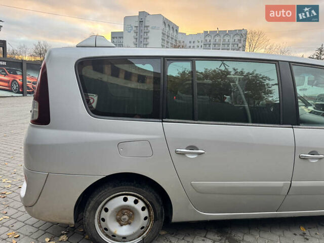 Серый Рено Гранд Эспейс, объемом двигателя 2 л и пробегом 330 тыс. км за 5800 $, фото 6 на Automoto.ua