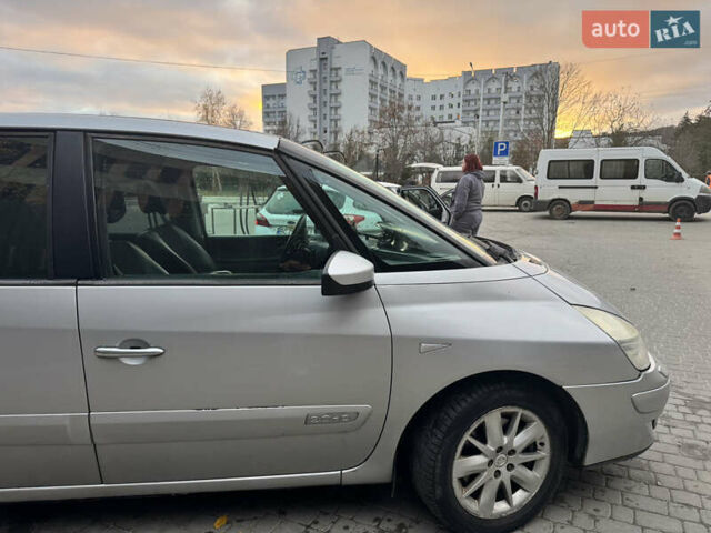 Серый Рено Гранд Эспейс, объемом двигателя 2 л и пробегом 330 тыс. км за 5800 $, фото 7 на Automoto.ua