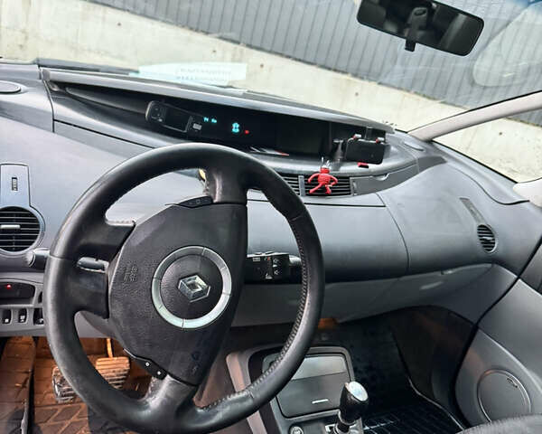 Серый Рено Гранд Эспейс, объемом двигателя 2 л и пробегом 330 тыс. км за 5800 $, фото 9 на Automoto.ua