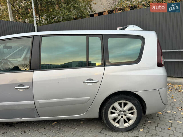 Серый Рено Гранд Эспейс, объемом двигателя 2 л и пробегом 330 тыс. км за 5800 $, фото 4 на Automoto.ua
