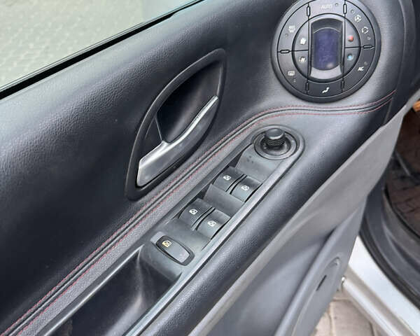 Серый Рено Гранд Эспейс, объемом двигателя 2 л и пробегом 330 тыс. км за 5800 $, фото 12 на Automoto.ua