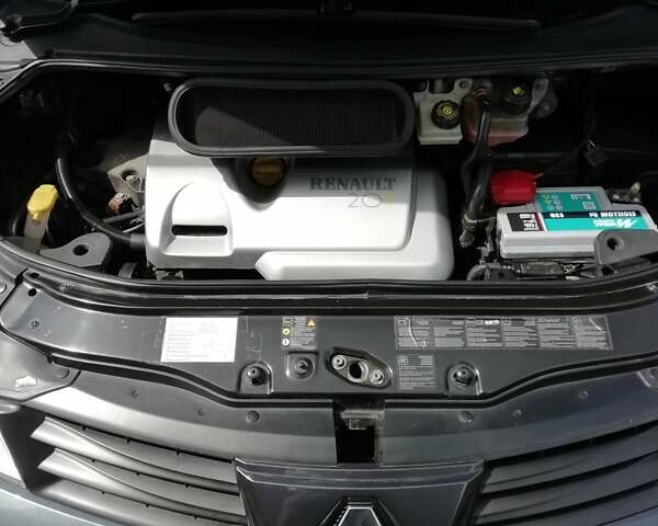 Серый Рено Гранд Эспейс, объемом двигателя 2 л и пробегом 178 тыс. км за 7500 $, фото 6 на Automoto.ua