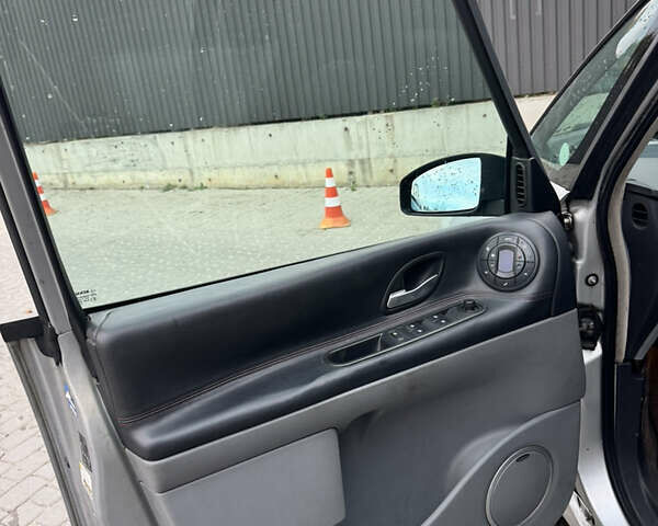 Серый Рено Гранд Эспейс, объемом двигателя 2 л и пробегом 330 тыс. км за 5800 $, фото 8 на Automoto.ua