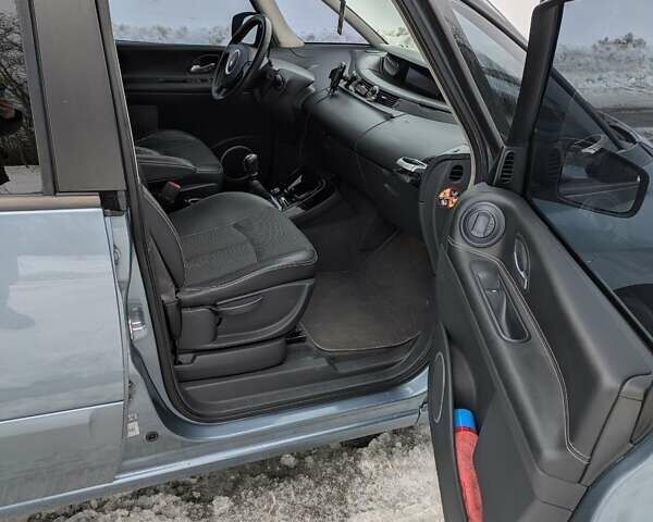 Сірий Рено Гранд Еспейс, об'ємом двигуна 2 л та пробігом 249 тис. км за 10000 $, фото 10 на Automoto.ua