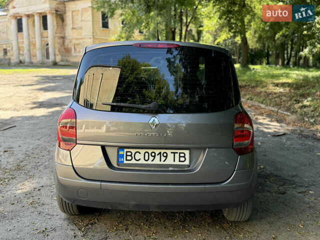 Бежевий Рено Grand Modus, об'ємом двигуна 1.6 л та пробігом 110 тис. км за 7300 $, фото 5 на Automoto.ua
