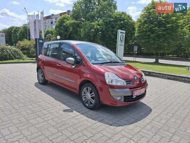 Красный Рено Grand Modus, объемом двигателя 1.6 л и пробегом 224 тыс. км за 6350 $, фото 1 на Automoto.ua