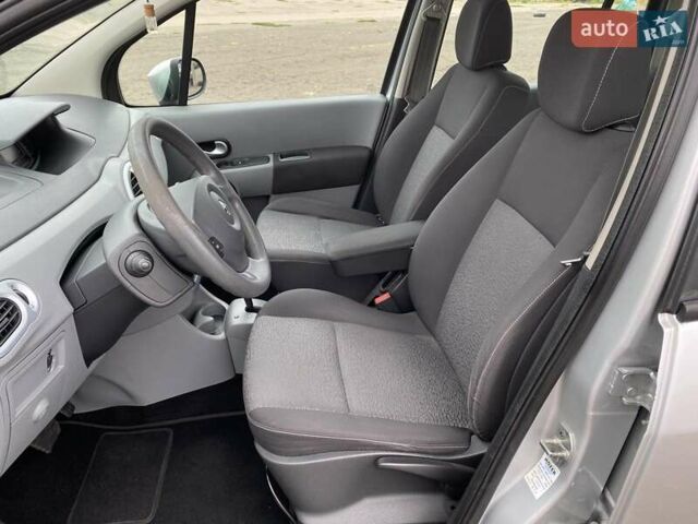 Серый Рено Grand Modus, объемом двигателя 1.6 л и пробегом 196 тыс. км за 6900 $, фото 7 на Automoto.ua