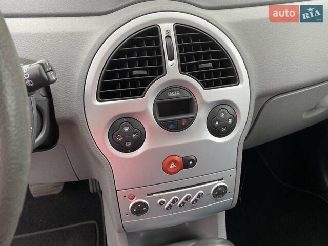 Серый Рено Grand Modus, объемом двигателя 1.6 л и пробегом 196 тыс. км за 6900 $, фото 12 на Automoto.ua