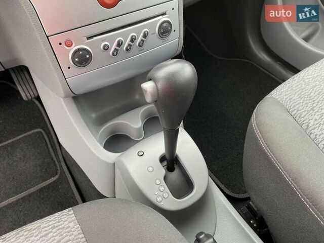 Серый Рено Grand Modus, объемом двигателя 1.6 л и пробегом 196 тыс. км за 6900 $, фото 10 на Automoto.ua