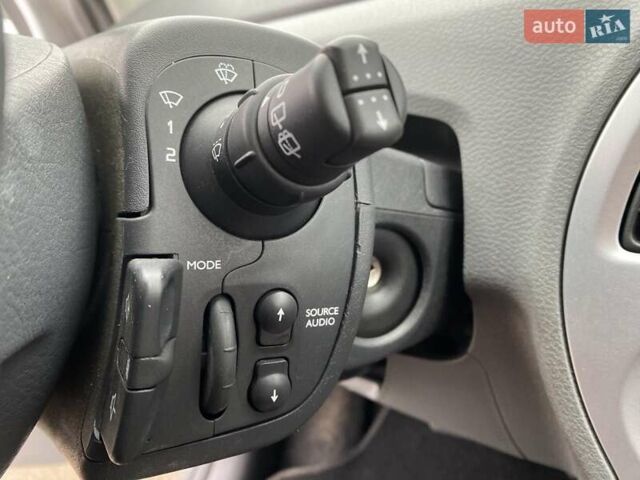 Серый Рено Grand Modus, объемом двигателя 1.6 л и пробегом 196 тыс. км за 6900 $, фото 11 на Automoto.ua