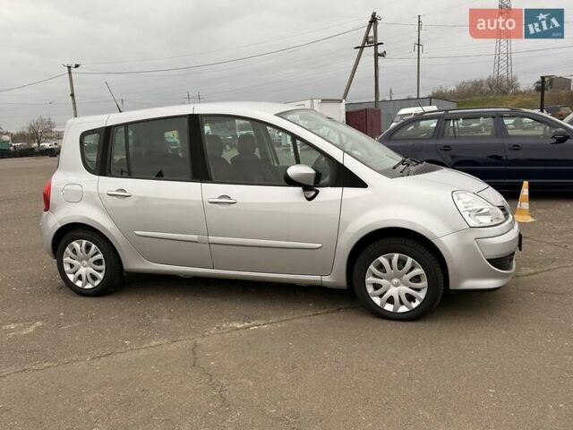 Сірий Рено Grand Modus, об'ємом двигуна 1.6 л та пробігом 196 тис. км за 6900 $, фото 1 на Automoto.ua