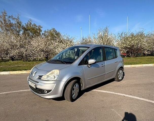 Сірий Рено Grand Modus, об'ємом двигуна 1.5 л та пробігом 288 тис. км за 3700 $, фото 17 на Automoto.ua