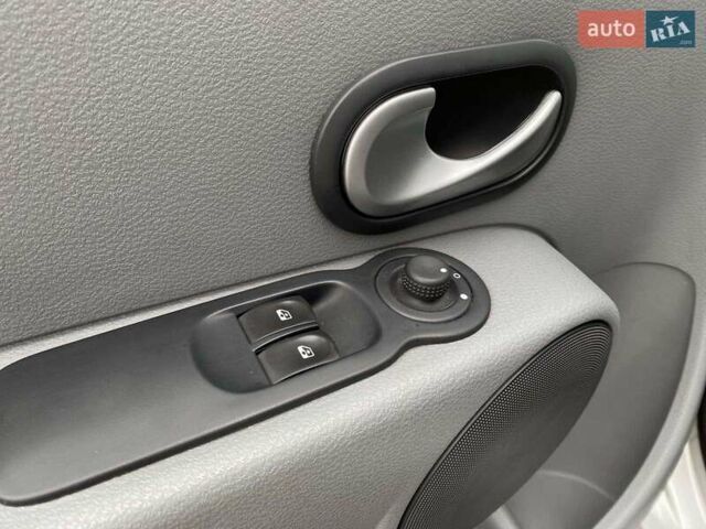 Серый Рено Grand Modus, объемом двигателя 1.6 л и пробегом 196 тыс. км за 6900 $, фото 13 на Automoto.ua