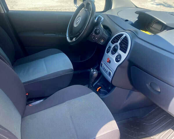 Серый Рено Grand Modus, объемом двигателя 1.6 л и пробегом 147 тыс. км за 5900 $, фото 6 на Automoto.ua