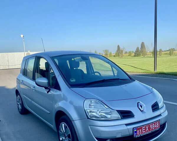 Серый Рено Grand Modus, объемом двигателя 1.6 л и пробегом 147 тыс. км за 5900 $, фото 1 на Automoto.ua