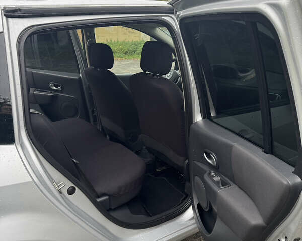Сірий Рено Grand Modus, об'ємом двигуна 1.2 л та пробігом 175 тис. км за 4700 $, фото 34 на Automoto.ua