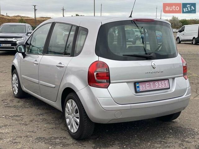 Серый Рено Grand Modus, объемом двигателя 1.6 л и пробегом 196 тыс. км за 6900 $, фото 5 на Automoto.ua