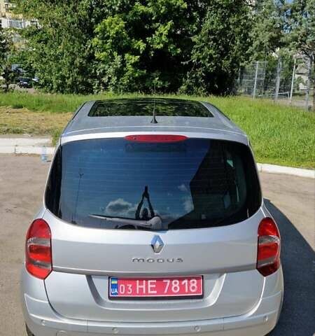 Серый Рено Grand Modus, объемом двигателя 1.6 л и пробегом 98 тыс. км за 8200 $, фото 6 на Automoto.ua