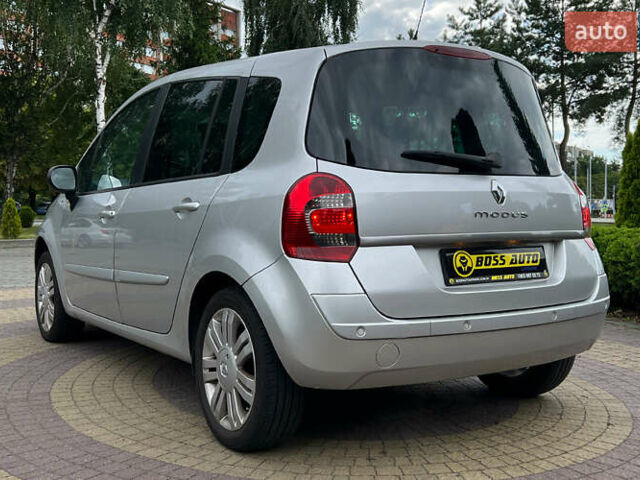 Сірий Рено Grand Modus, об'ємом двигуна 1.6 л та пробігом 99 тис. км за 8650 $, фото 4 на Automoto.ua