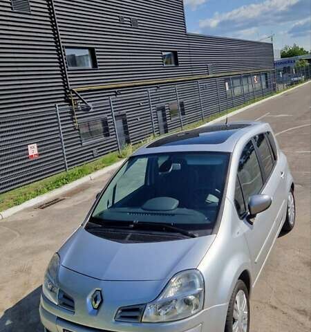 Серый Рено Grand Modus, объемом двигателя 1.6 л и пробегом 98 тыс. км за 8200 $, фото 5 на Automoto.ua