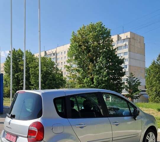 Серый Рено Grand Modus, объемом двигателя 1.6 л и пробегом 98 тыс. км за 8200 $, фото 10 на Automoto.ua