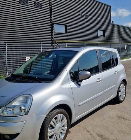 Серый Рено Grand Modus, объемом двигателя 1.6 л и пробегом 98 тыс. км за 8200 $, фото 7 на Automoto.ua