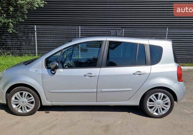 Серый Рено Grand Modus, объемом двигателя 1.6 л и пробегом 98 тыс. км за 8200 $, фото 3 на Automoto.ua