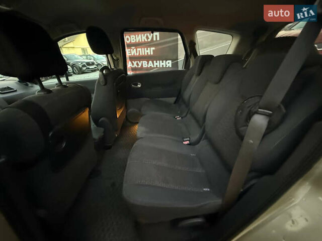 Білий Рено Гранд Сценік, об'ємом двигуна 1.9 л та пробігом 264 тис. км за 4600 $, фото 10 на Automoto.ua