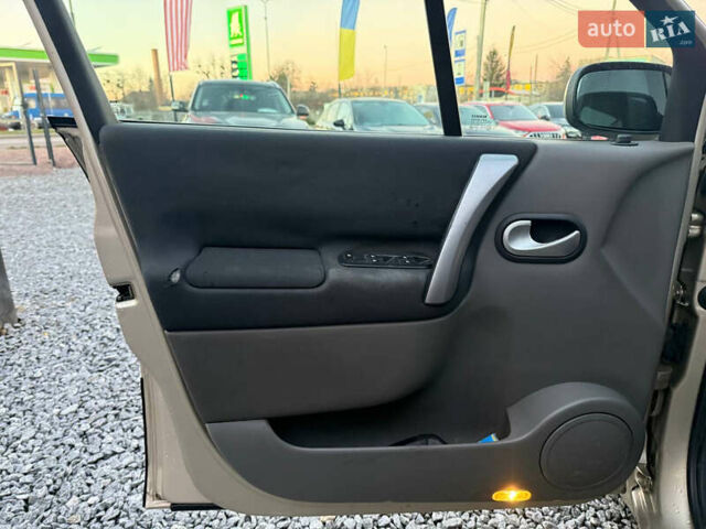 Білий Рено Гранд Сценік, об'ємом двигуна 1.9 л та пробігом 264 тис. км за 4600 $, фото 8 на Automoto.ua