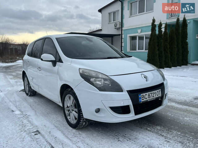 Білий Рено Гранд Сценік, об'ємом двигуна 2 л та пробігом 355 тис. км за 6800 $, фото 8 на Automoto.ua