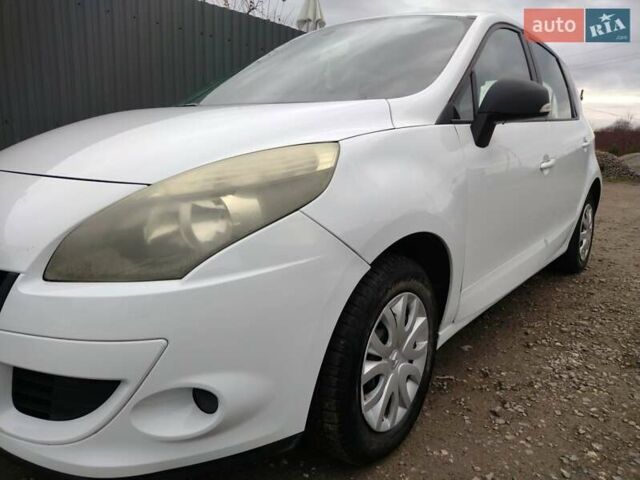 Белый Рено Гранд Сценик, объемом двигателя 1.46 л и пробегом 172 тыс. км за 6156 $, фото 6 на Automoto.ua