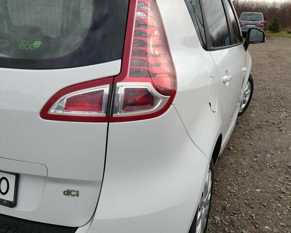 Белый Рено Гранд Сценик, объемом двигателя 1.46 л и пробегом 172 тыс. км за 6156 $, фото 4 на Automoto.ua