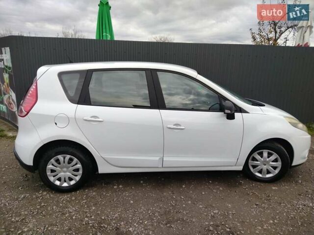 Белый Рено Гранд Сценик, объемом двигателя 1.46 л и пробегом 172 тыс. км за 6156 $, фото 8 на Automoto.ua