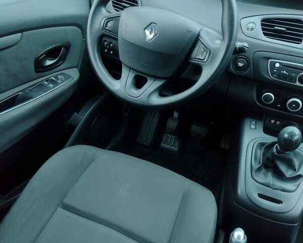 Белый Рено Гранд Сценик, объемом двигателя 1.46 л и пробегом 172 тыс. км за 6156 $, фото 24 на Automoto.ua