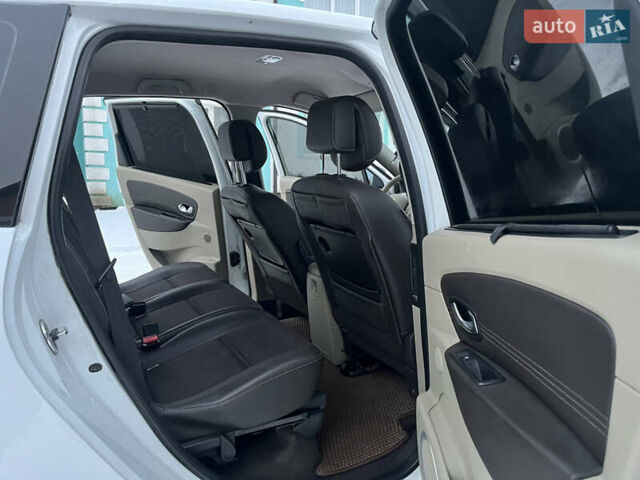 Білий Рено Гранд Сценік, об'ємом двигуна 2 л та пробігом 355 тис. км за 6800 $, фото 26 на Automoto.ua