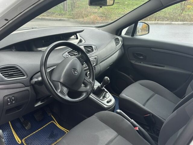 Белый Рено Гранд Сценик, объемом двигателя 1.5 л и пробегом 220 тыс. км за 6900 $, фото 11 на Automoto.ua