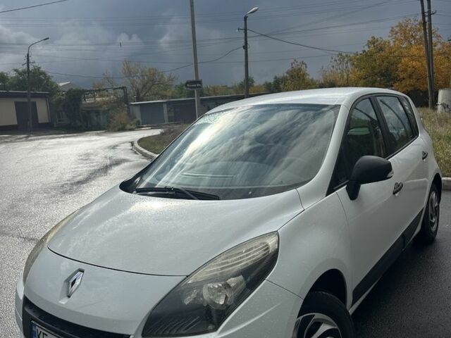 Белый Рено Гранд Сценик, объемом двигателя 1.5 л и пробегом 220 тыс. км за 6900 $, фото 9 на Automoto.ua