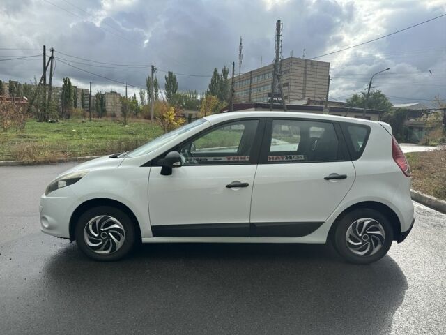 Белый Рено Гранд Сценик, объемом двигателя 1.5 л и пробегом 220 тыс. км за 6900 $, фото 6 на Automoto.ua